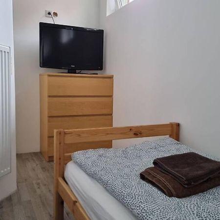 Ferienwohnung/Monteurwohnung Alte Garage Ahnatal Екстериор снимка