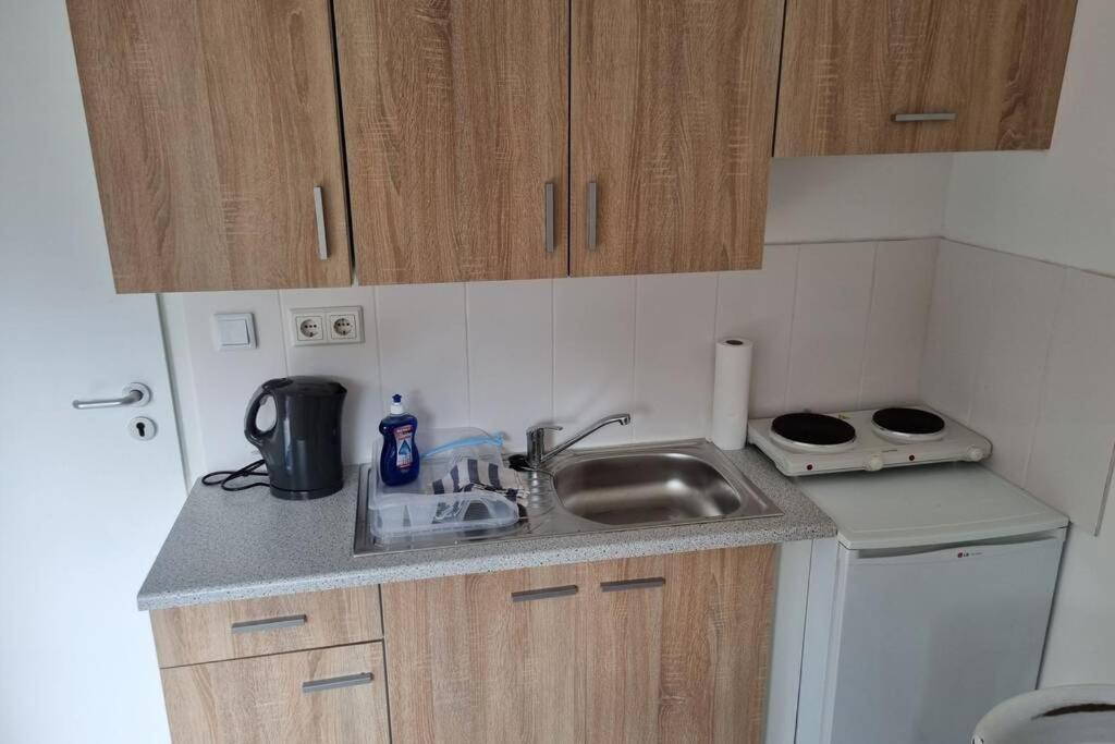 Ferienwohnung/Monteurwohnung Alte Garage Ahnatal Екстериор снимка
