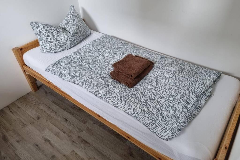 Ferienwohnung/Monteurwohnung Alte Garage Ahnatal Екстериор снимка