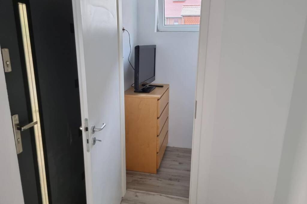 Ferienwohnung/Monteurwohnung Alte Garage Ahnatal Екстериор снимка