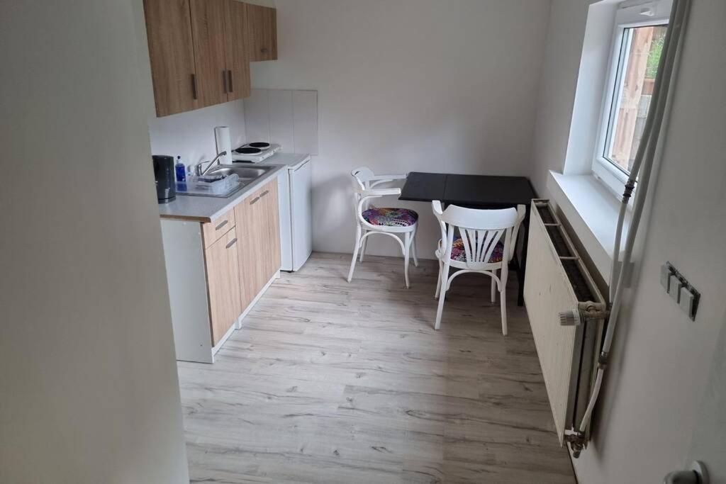 Ferienwohnung/Monteurwohnung Alte Garage Ahnatal Екстериор снимка