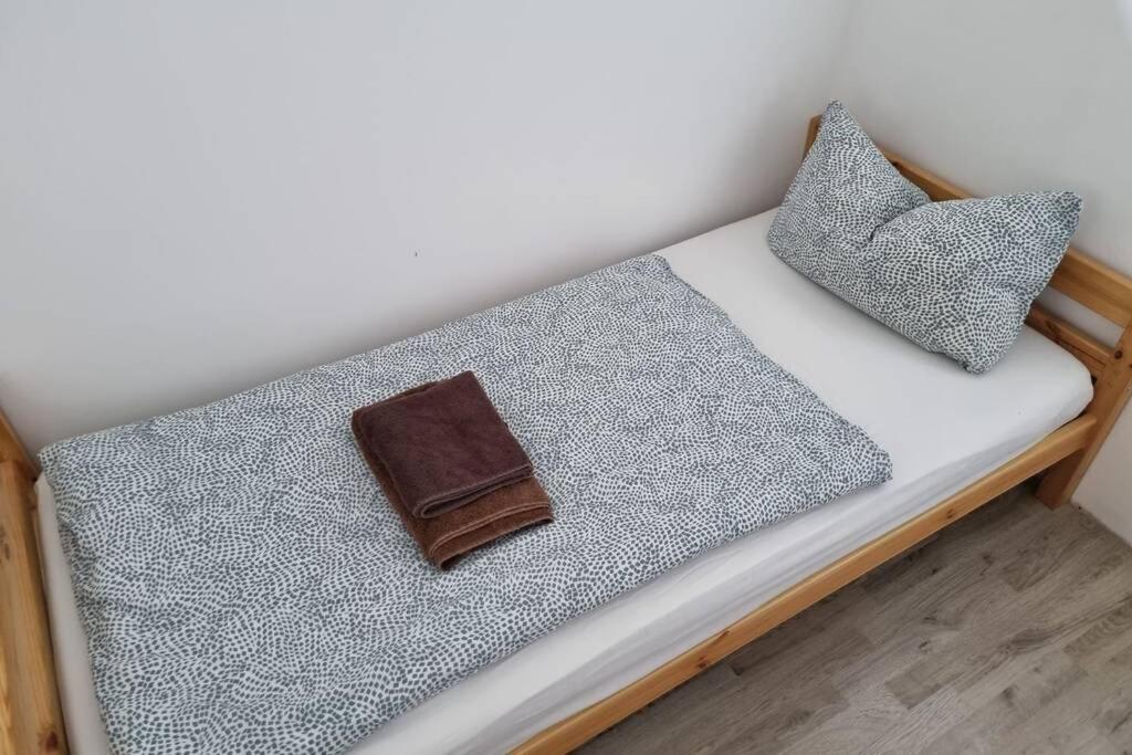 Ferienwohnung/Monteurwohnung Alte Garage Ahnatal Екстериор снимка